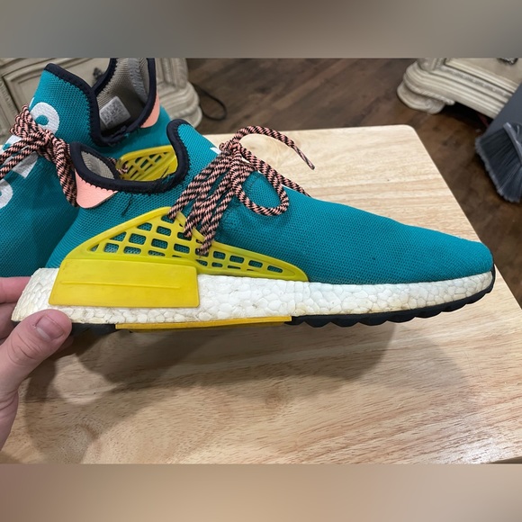 Pharrell Williams Adidas Collaboration Light Blue and Pink Shoes - Picture 6 of 12